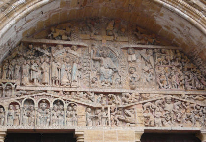 in chiesa a Conques per i Vesperi